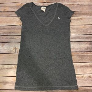 𝅺GIRLS V-neck Abercrombie Tee